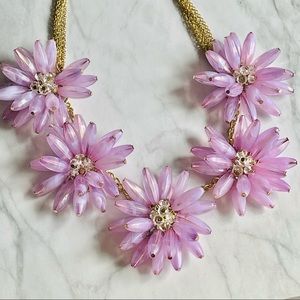 Oversized Light lavender flower necklace Like New